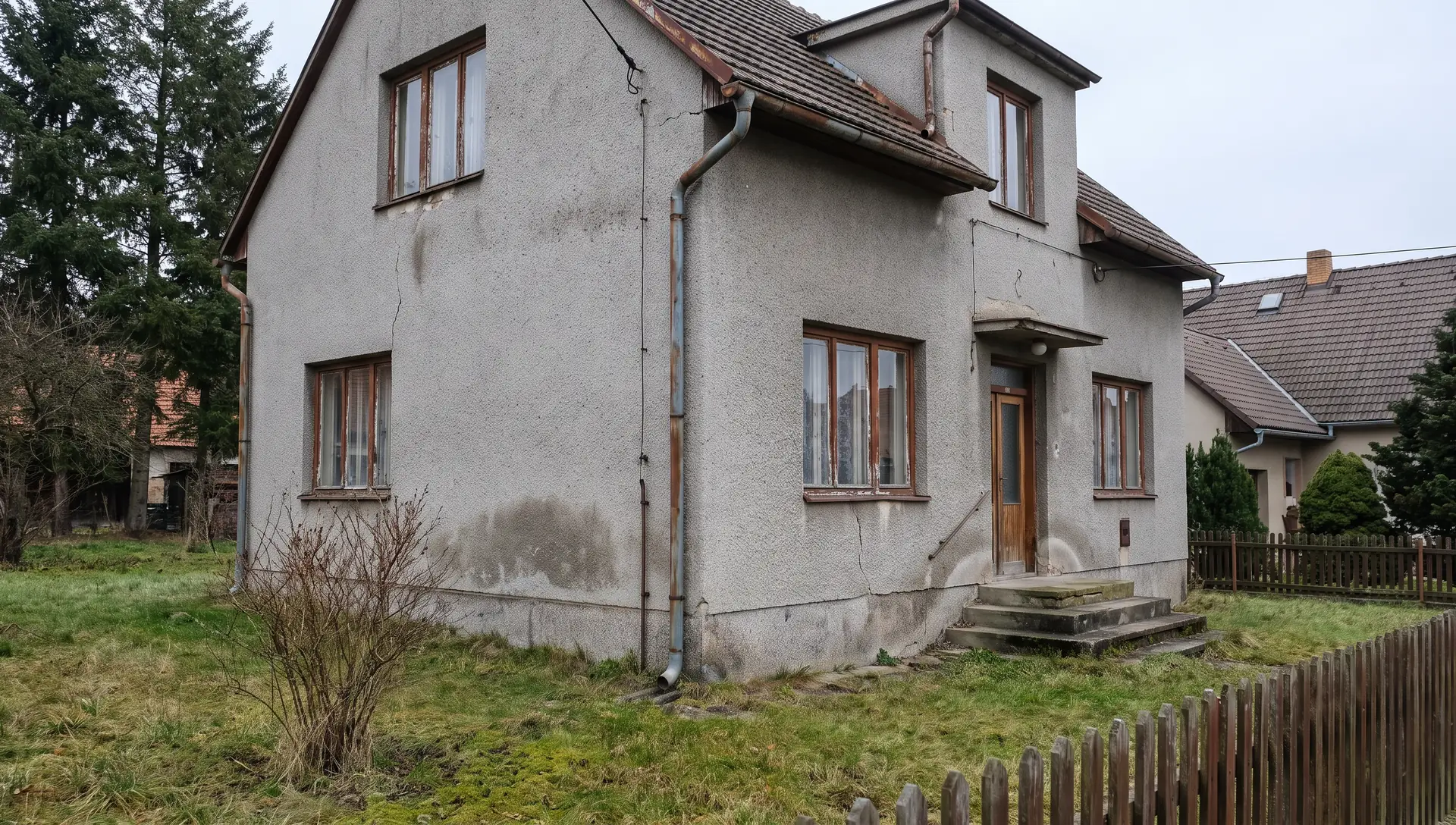 Rodinný dům před renovací — původní stav